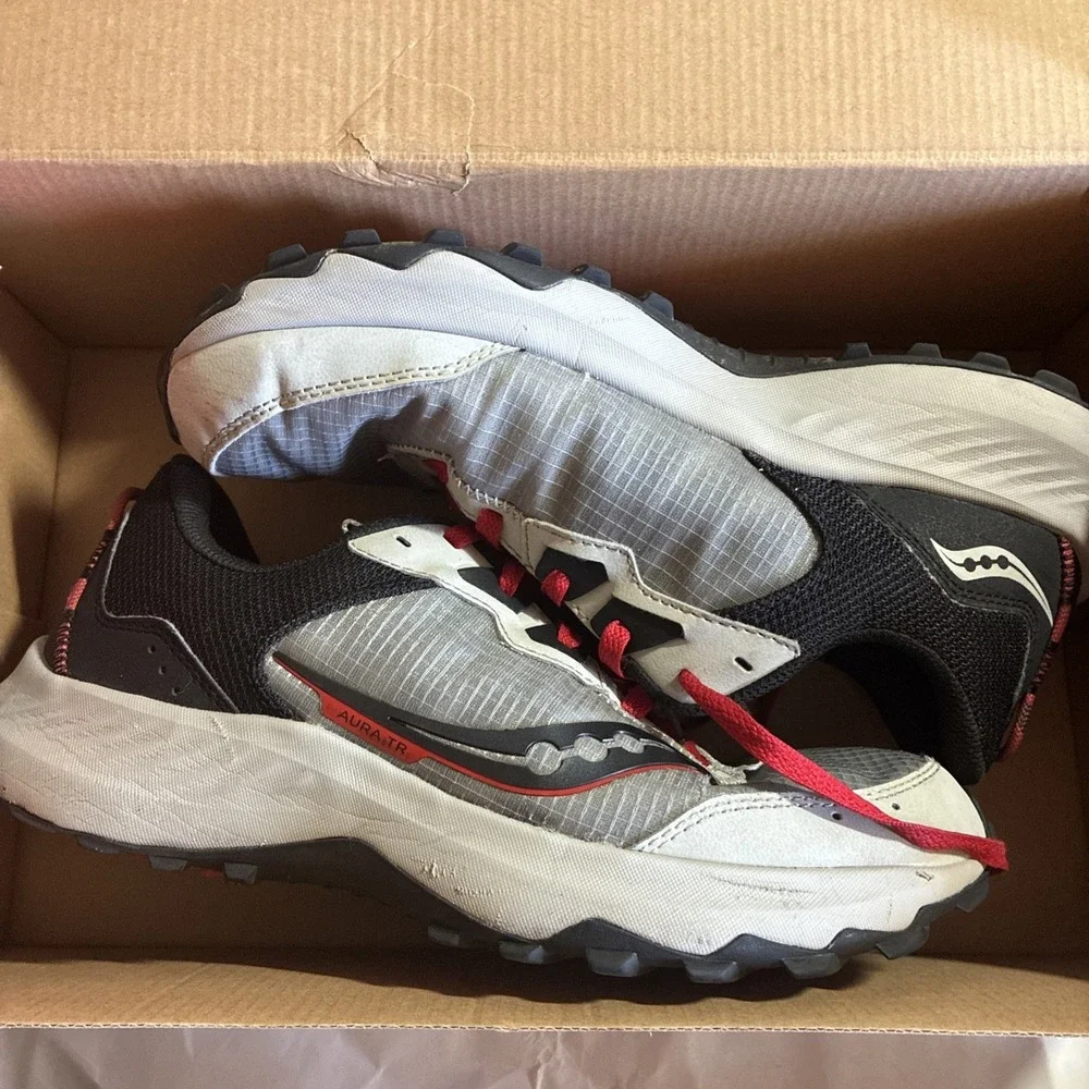 SAUCONY AURA TR Men's Trail Gray/ Red Running Wide Width Sz 9.5